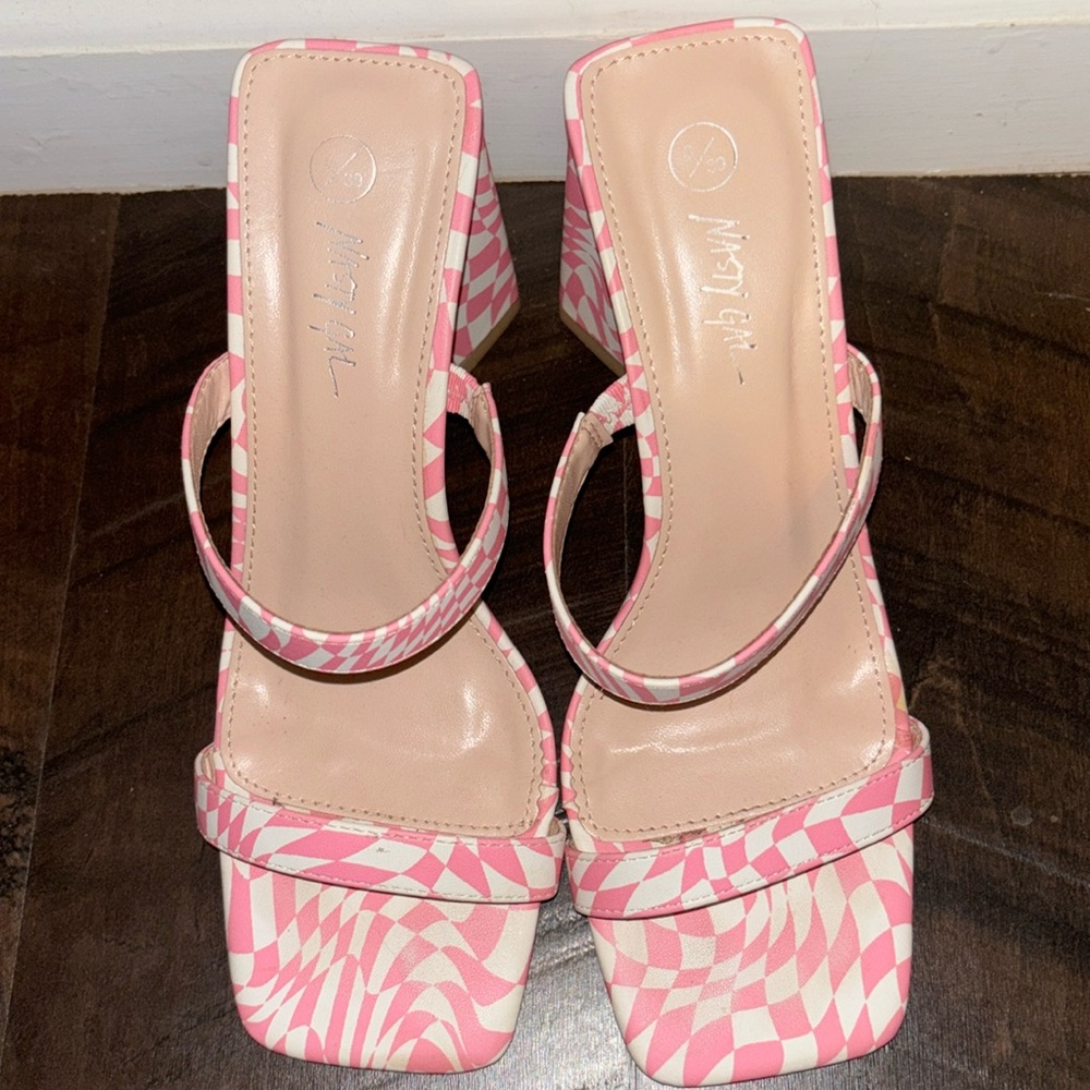 Pink retro checkered heel